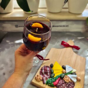 Комплект – Дъска с мезета от полимерна глина + Свещ – Червено вино